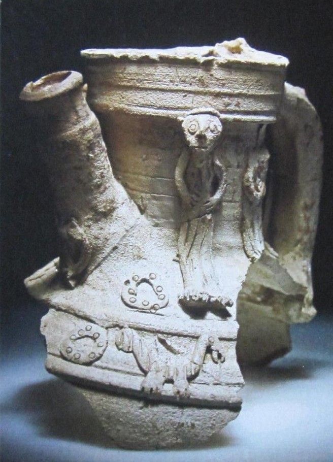 Tüllenkanne mit 'wilden Männern', 12. / 13. Jh. n. Chr., Fundort: Brühl-Kierberg (LVR-Landesmuseum, Foto: M. Thuns)