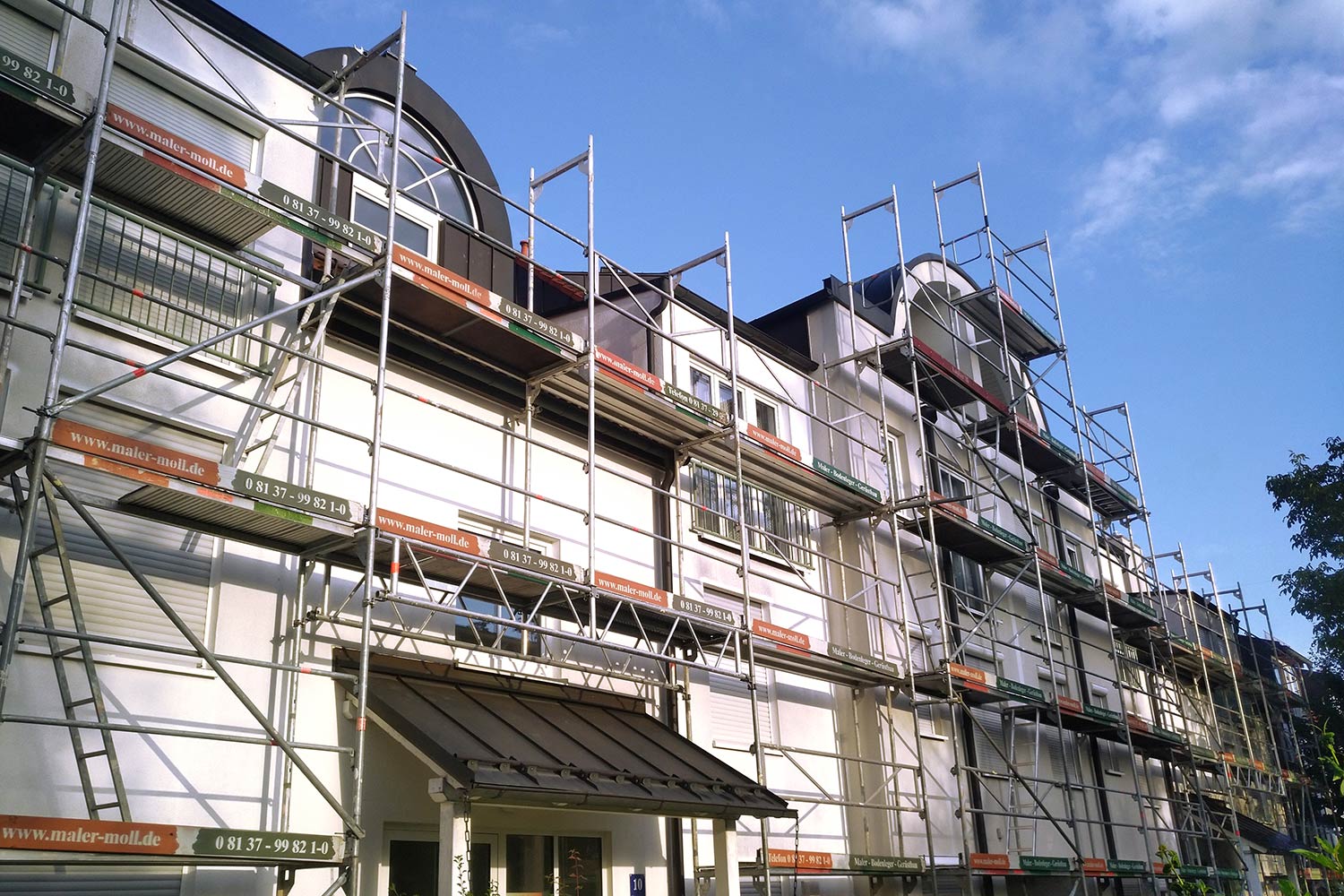 Gerüst Mehrfamilienhaus