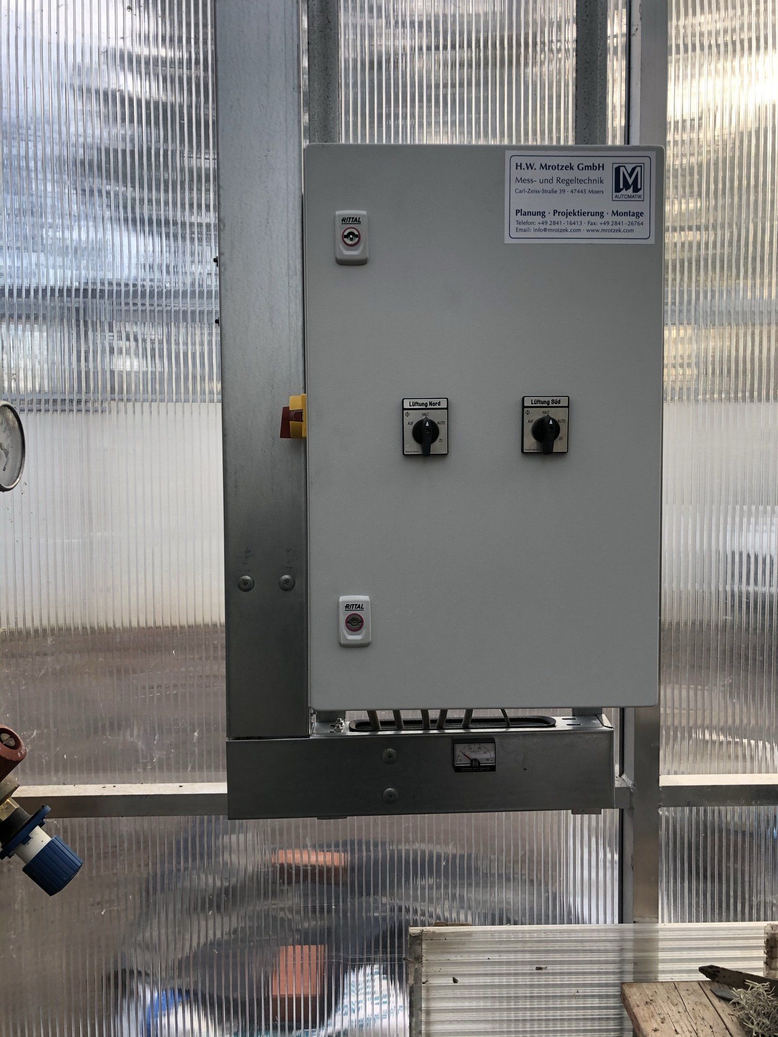 H.W. Mrotzek GmbH - Schaltschrankbau individuell auf die Anforderungen angefertigt