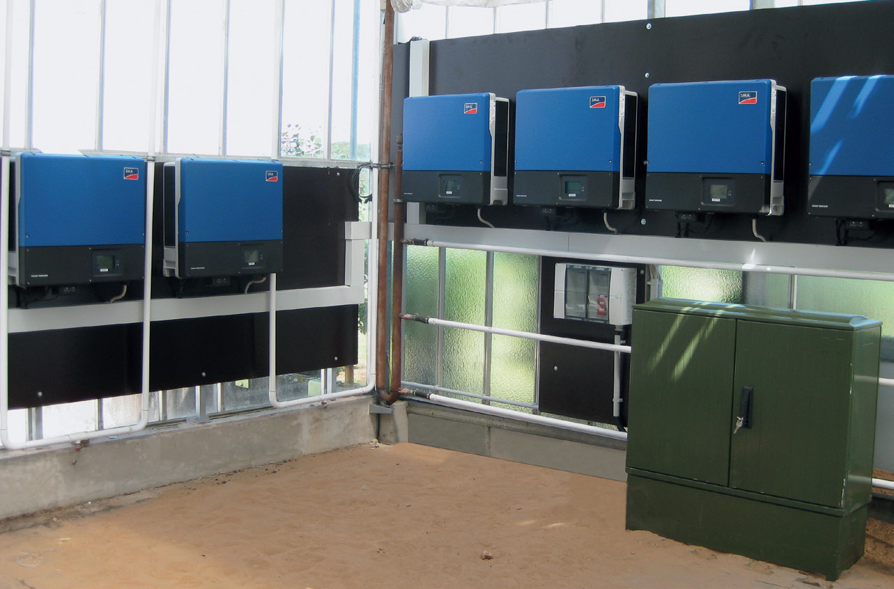 H.W. Mrotzek GmbH - Photovoltaik Indachmodule - Beispielfoto Wechselrichter