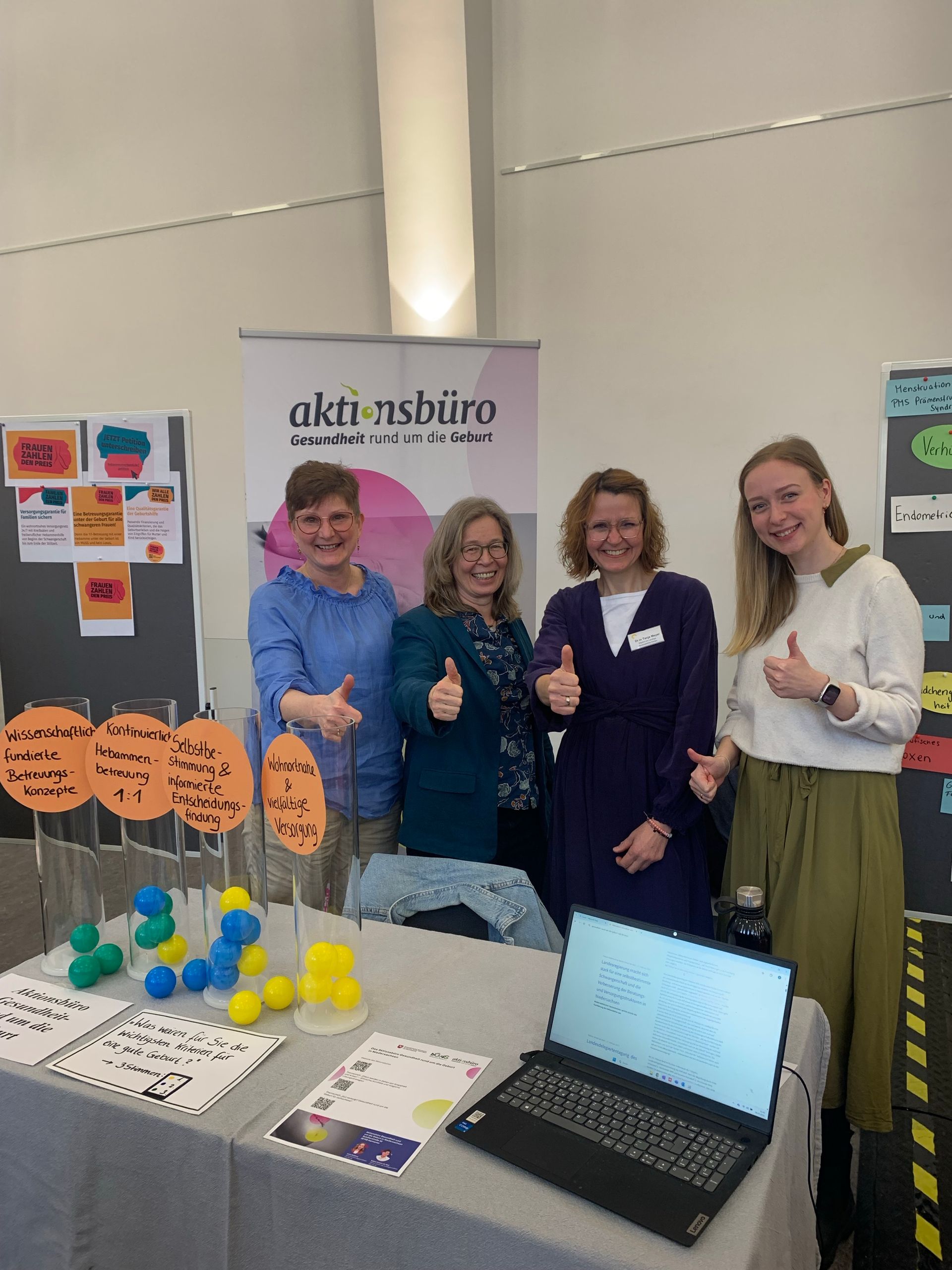 Hexagone mit Piktogrammen zum Thema Schwangerschaft und Versorgung