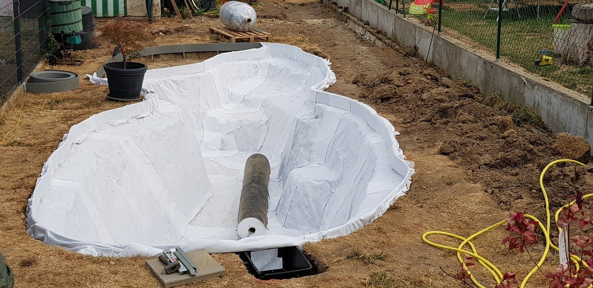 Teich-, Aquarien- und Gartenservice, Vera Bialek, Teichspezi, Erdaushub, Teichbau, Wassergarten, Teichfolie, PVC Teichfolie, EPDM Teichfolie, Skimmer,