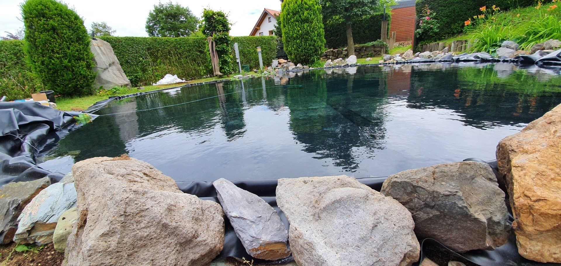Teich-, Aquarien- und Gartenservice, Vera Bialek, Teichspezi, ScreenMatic, Durchlauffilter, Oase, Teich Sanierung, Teich Neugestaltung, Teichrand, Findlinge, Flusssteine, Ferienhaus Wildblick, Eifel,Unterwasserstrahler, klares Wasser, Bitron, Bitron Eco, Klarwassergarantie,