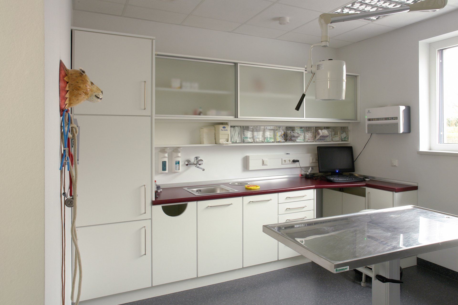 OP einer Tierarztpraxis von ip20 Praxiseinrichtung nach Maß.
