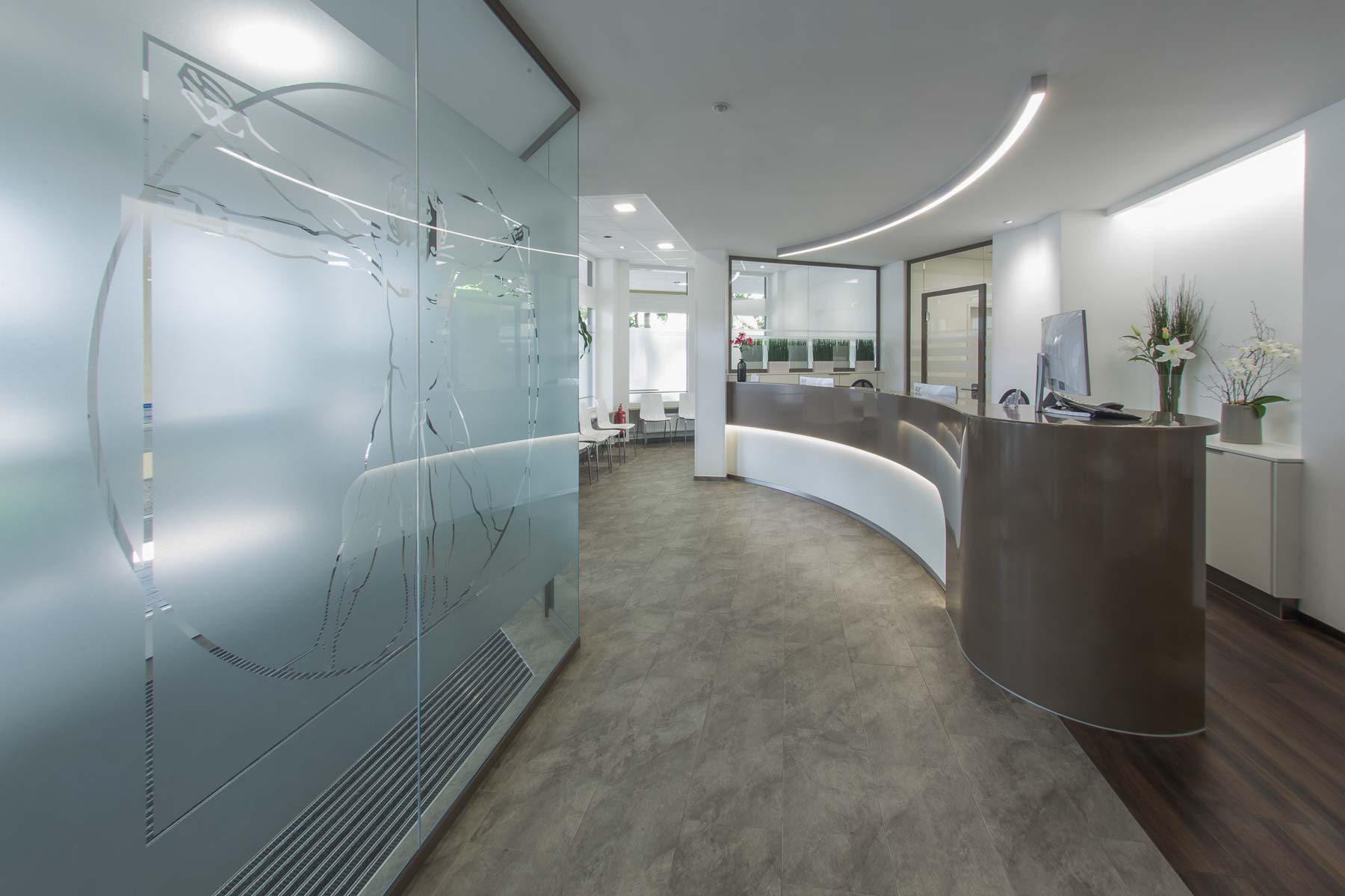 Tresen, Theke, Annahme- und Empfangstresen von ip20 Praxiseinrichtung nach Maß.