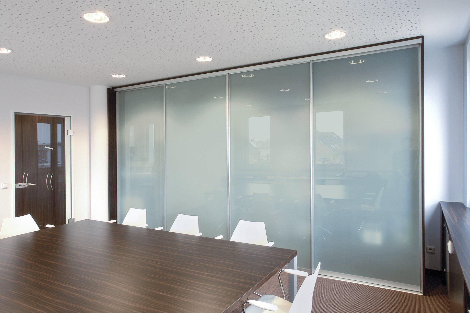 Trennwand, Raumtrennung, Raumteiler von ip20 Büroeinrichtung nach Maß.