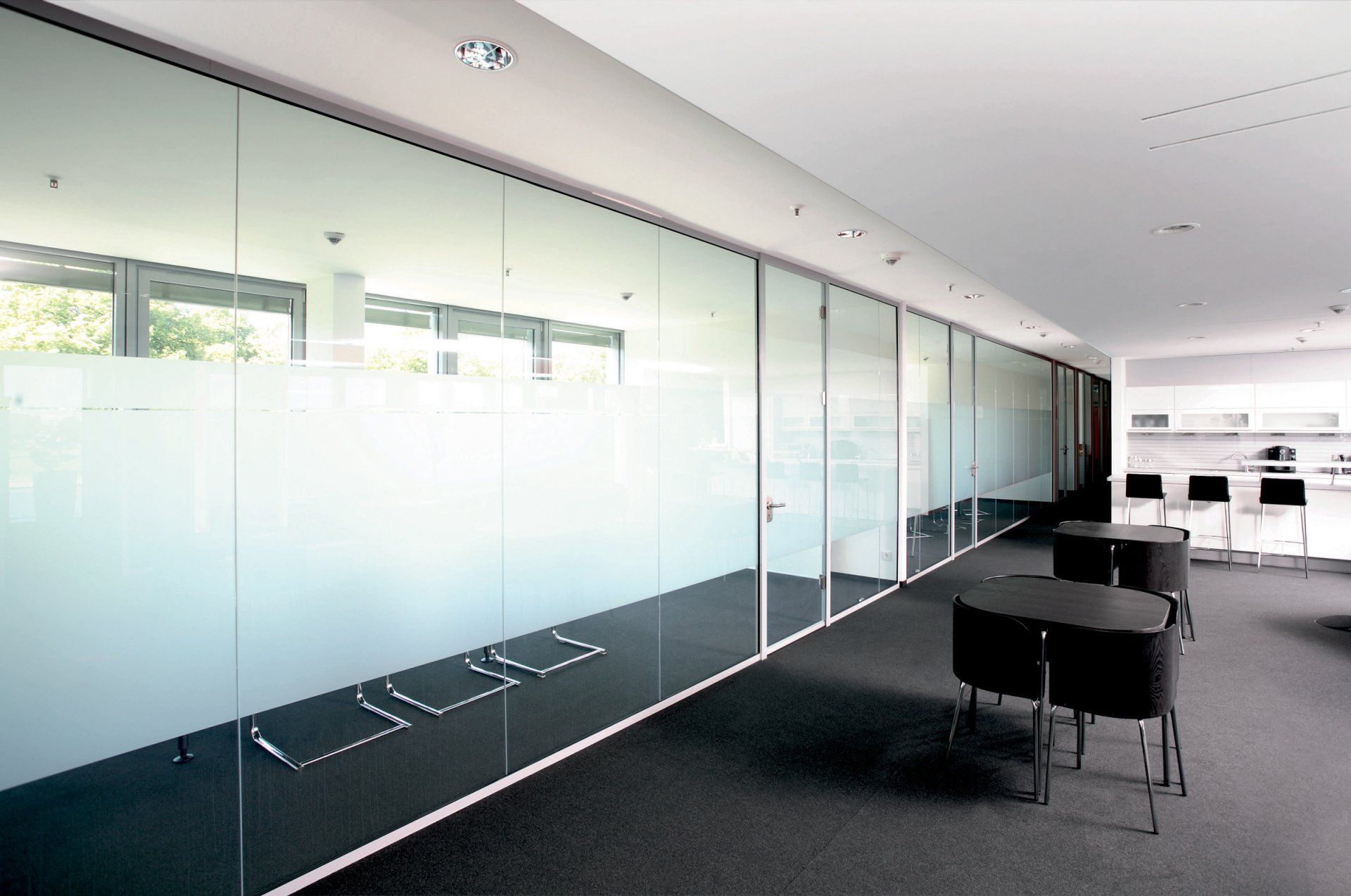 Trennwand, Raumtrennung, Raumteiler von ip20 Büroeinrichtung nach Maß.