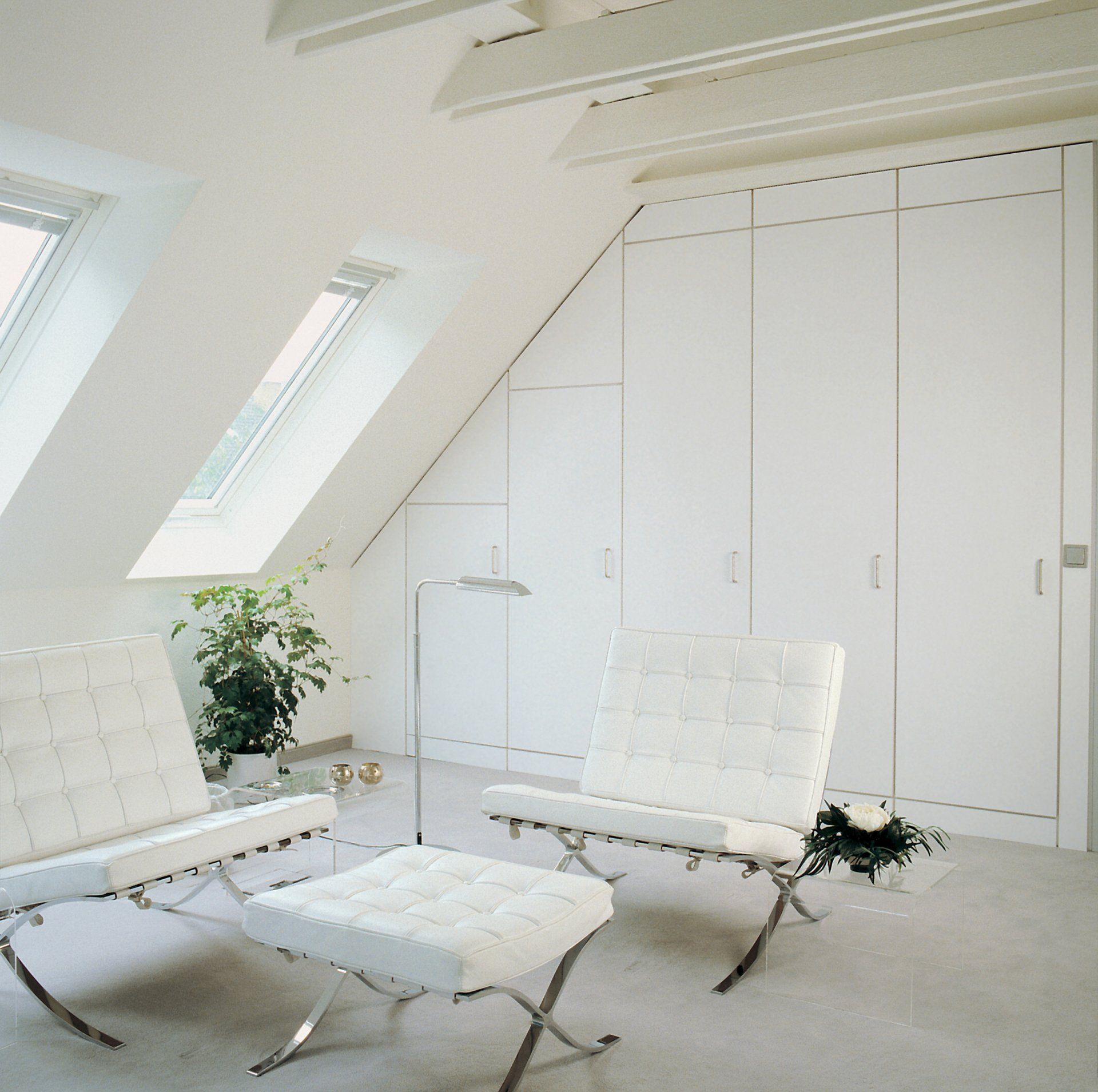 Kleiderschränke in einer Dachschräge von ip20 Möbel nach Maß.