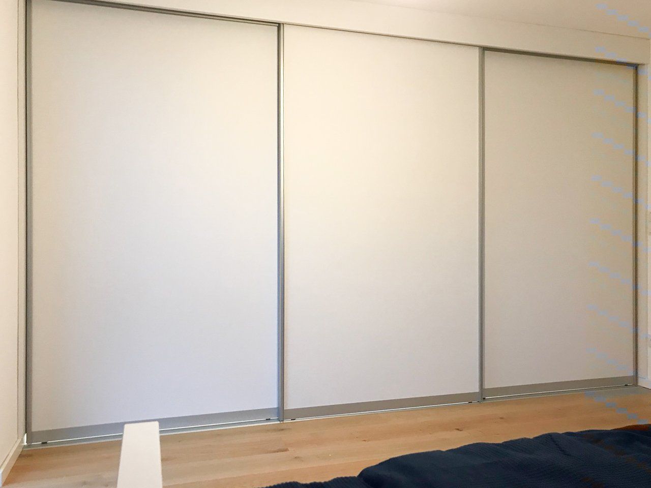 Kleiderschränke mit Schiebetüren von ip20 Möbel nach Maß.