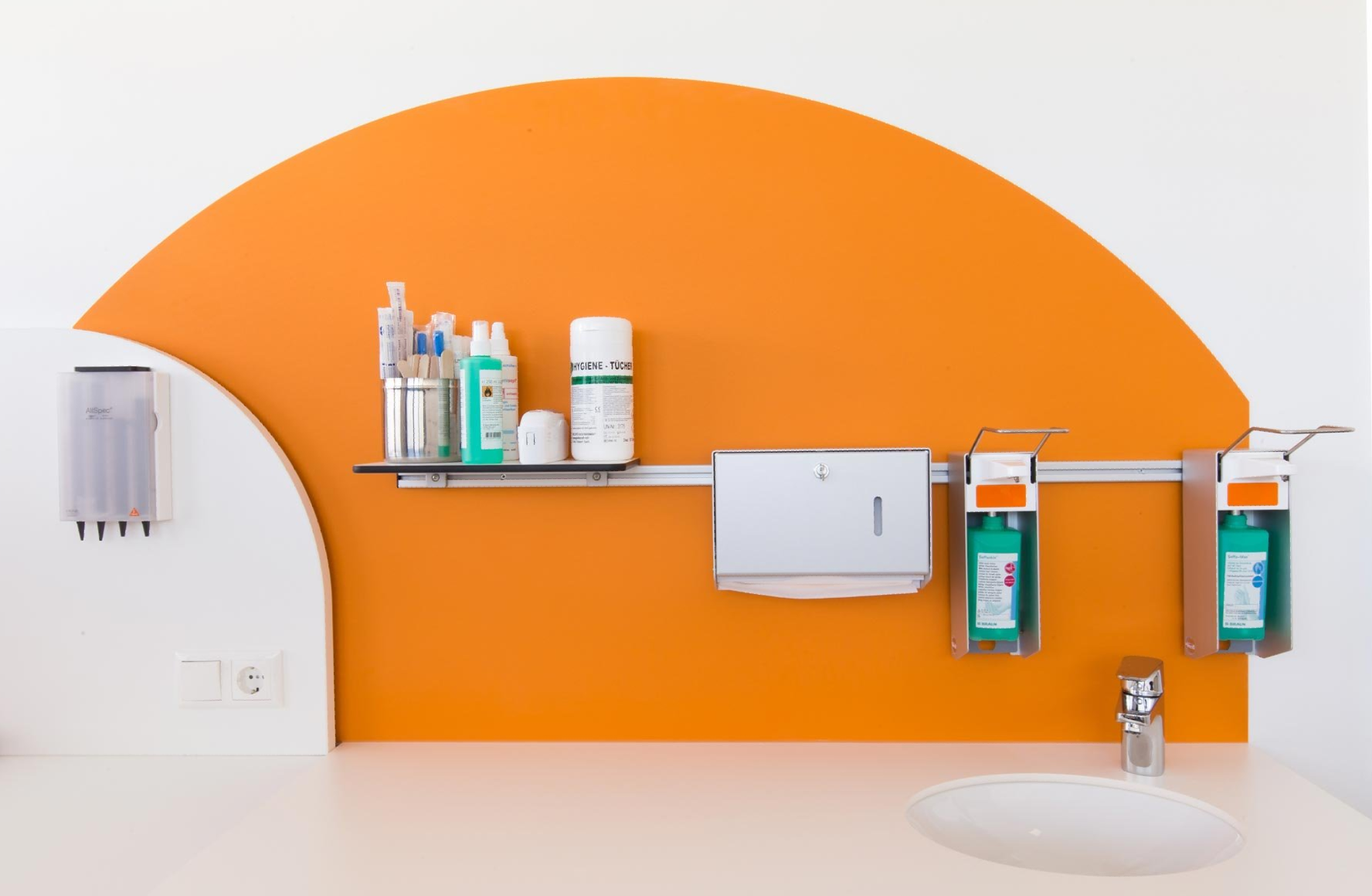 Das Relingsystem MedFlexx, erhältlich bei ip20 Praxiseinrichtung nach Maß.