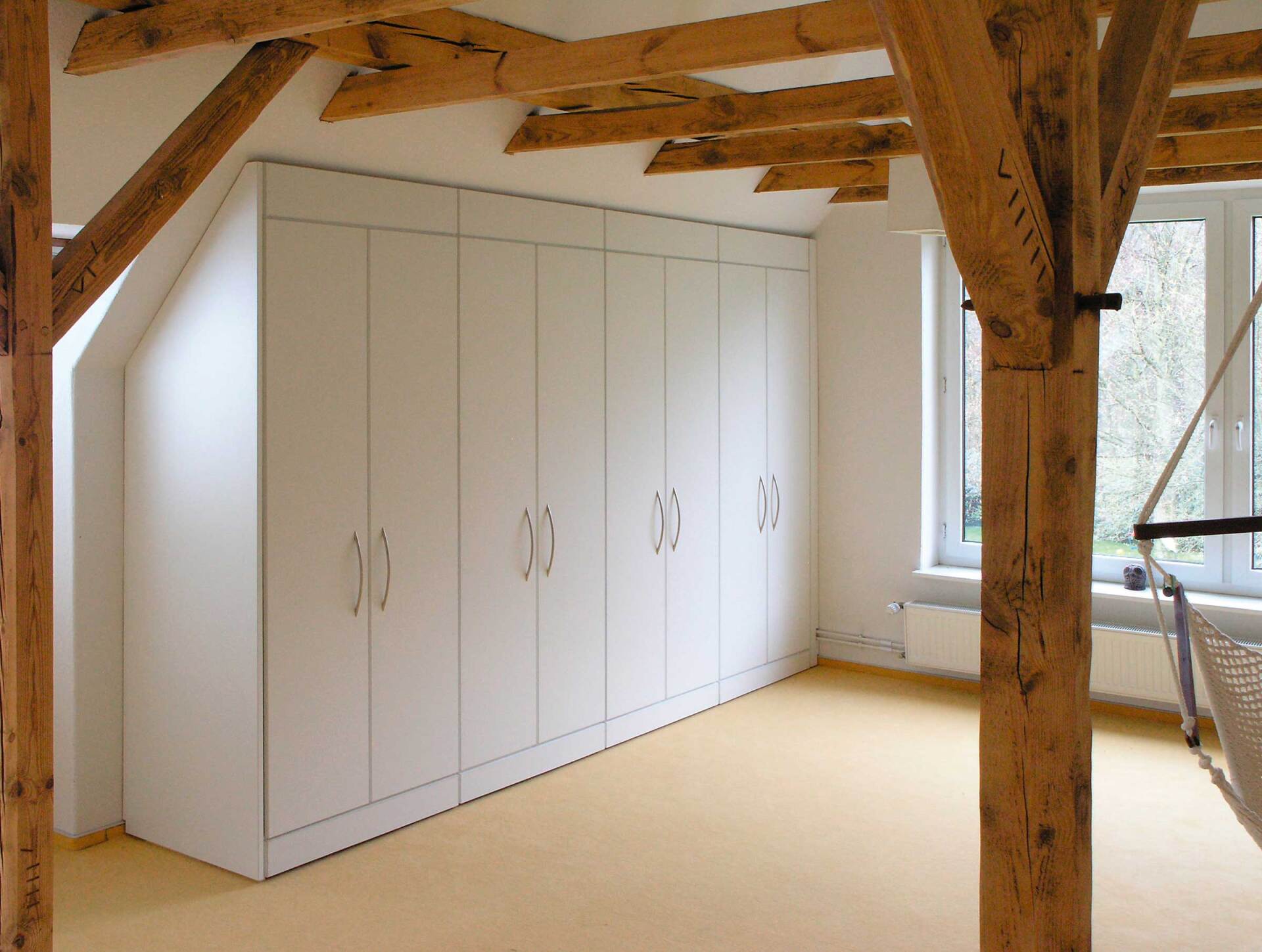Pantry und Kleiderschrank von ip20 Möbel nach Maß.