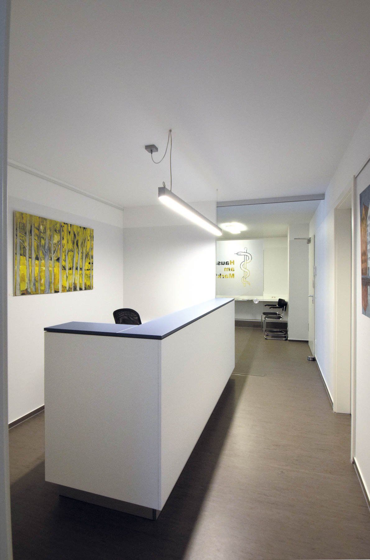 Tresen, Theke, Annahme- und Empfangstresen von ip20 Praxiseinrichtung nach Maß.