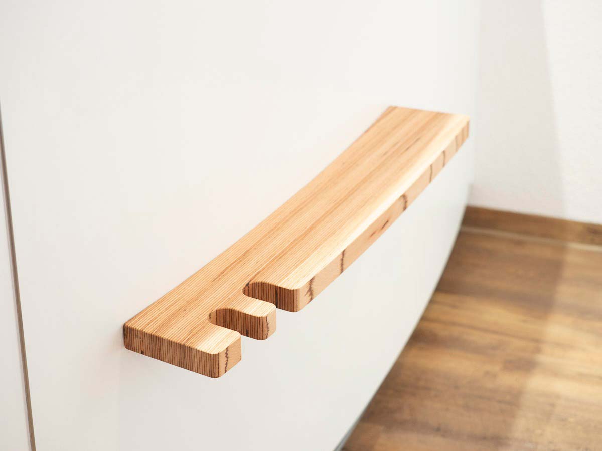 Stockhalter von ip20 Praxiseinrichtung nach Maß.