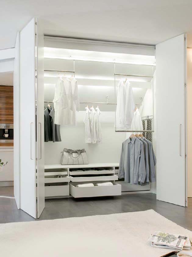 Ein Falttürenschrank von ip20 Ein Falttürenschrank von ip20