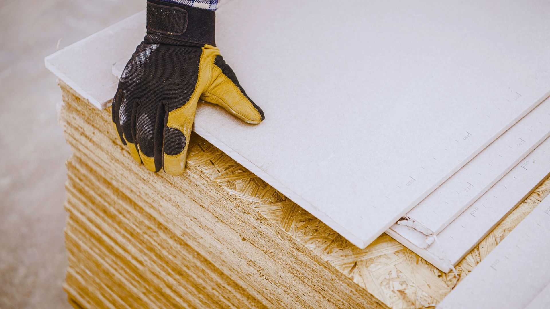 Rigipsplatten und OSB Platten