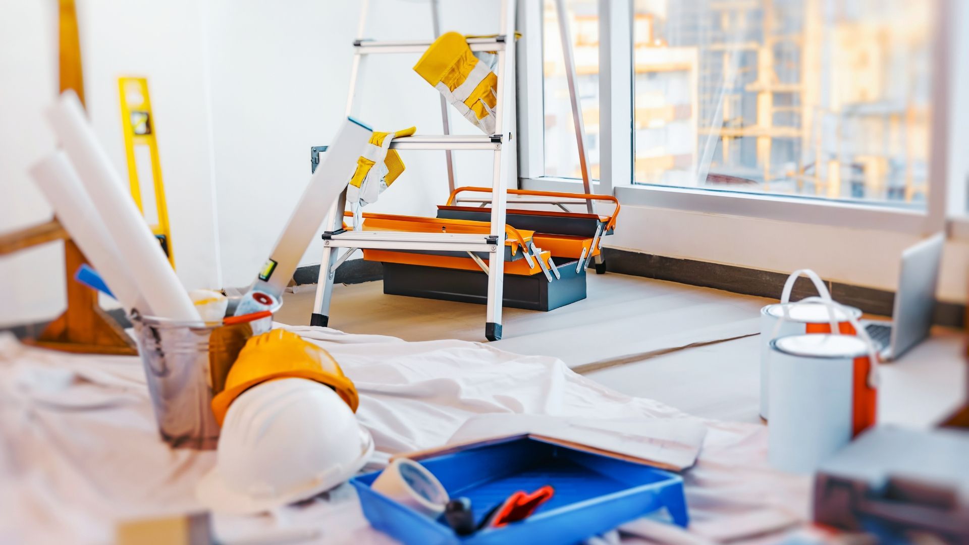 Baustelle mit Werkzeug für die Renovierung