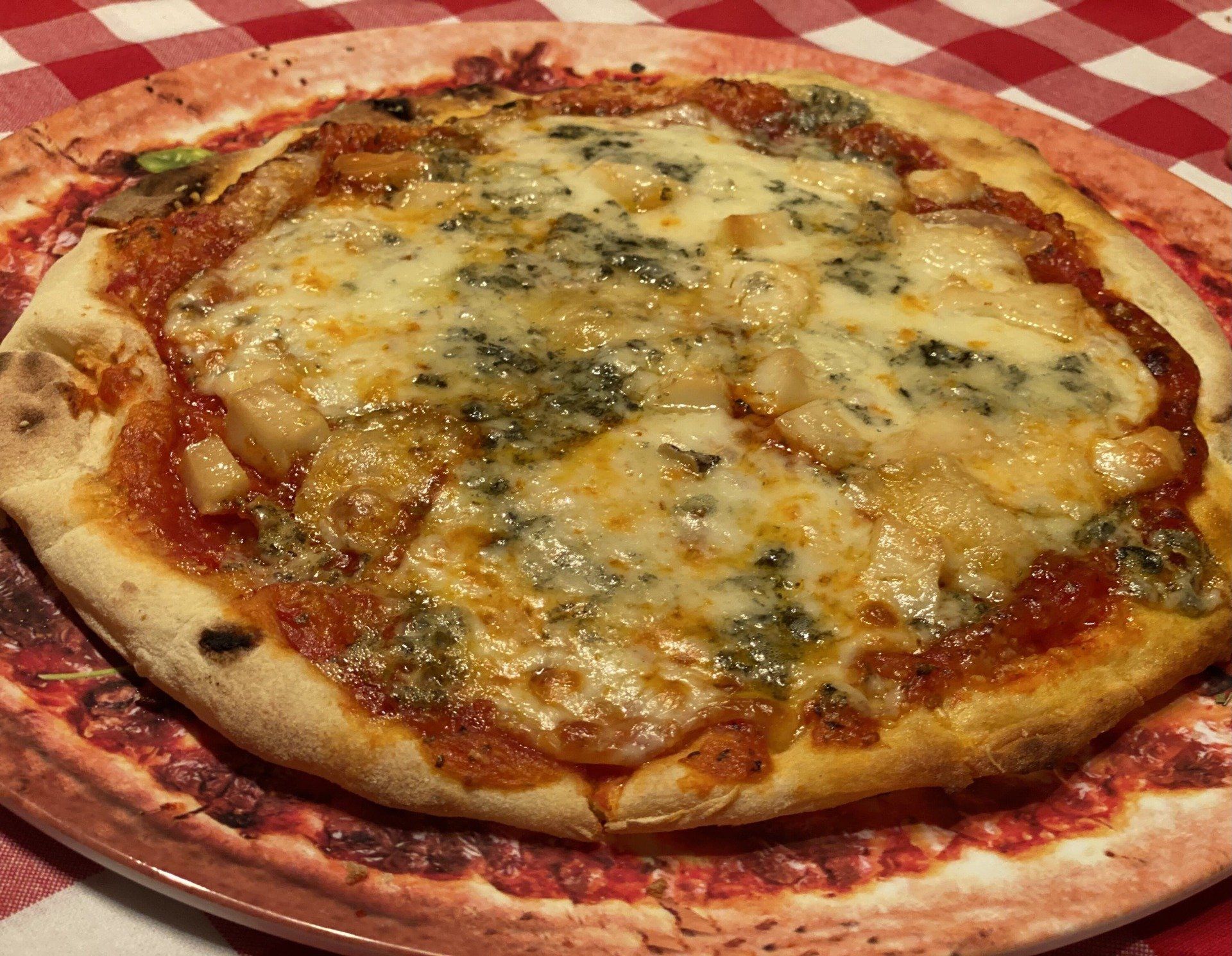 pizza casera cuatro quesos