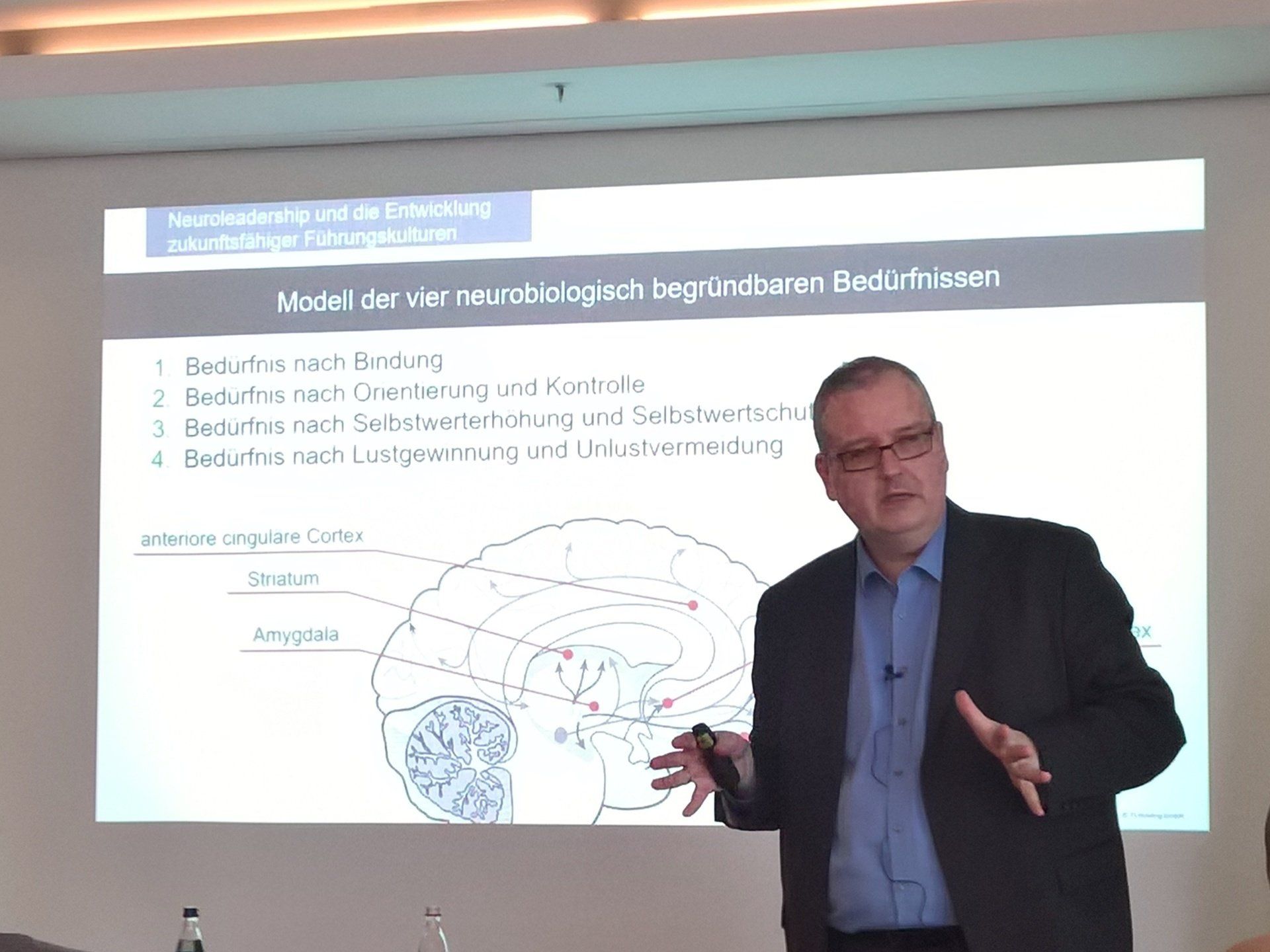Klaus Kampmann Coach & Trainer beim Vortrag von Dr. Franz Hütter Neurobiologie