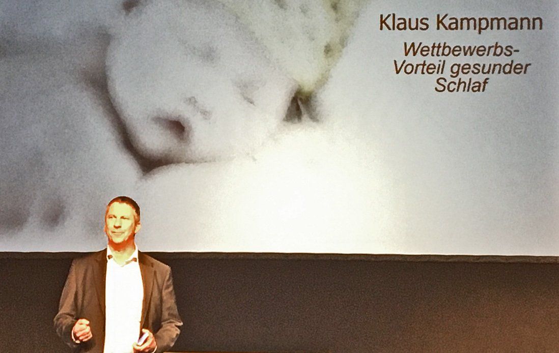 Klaus Kampmann spricht zum Publikum