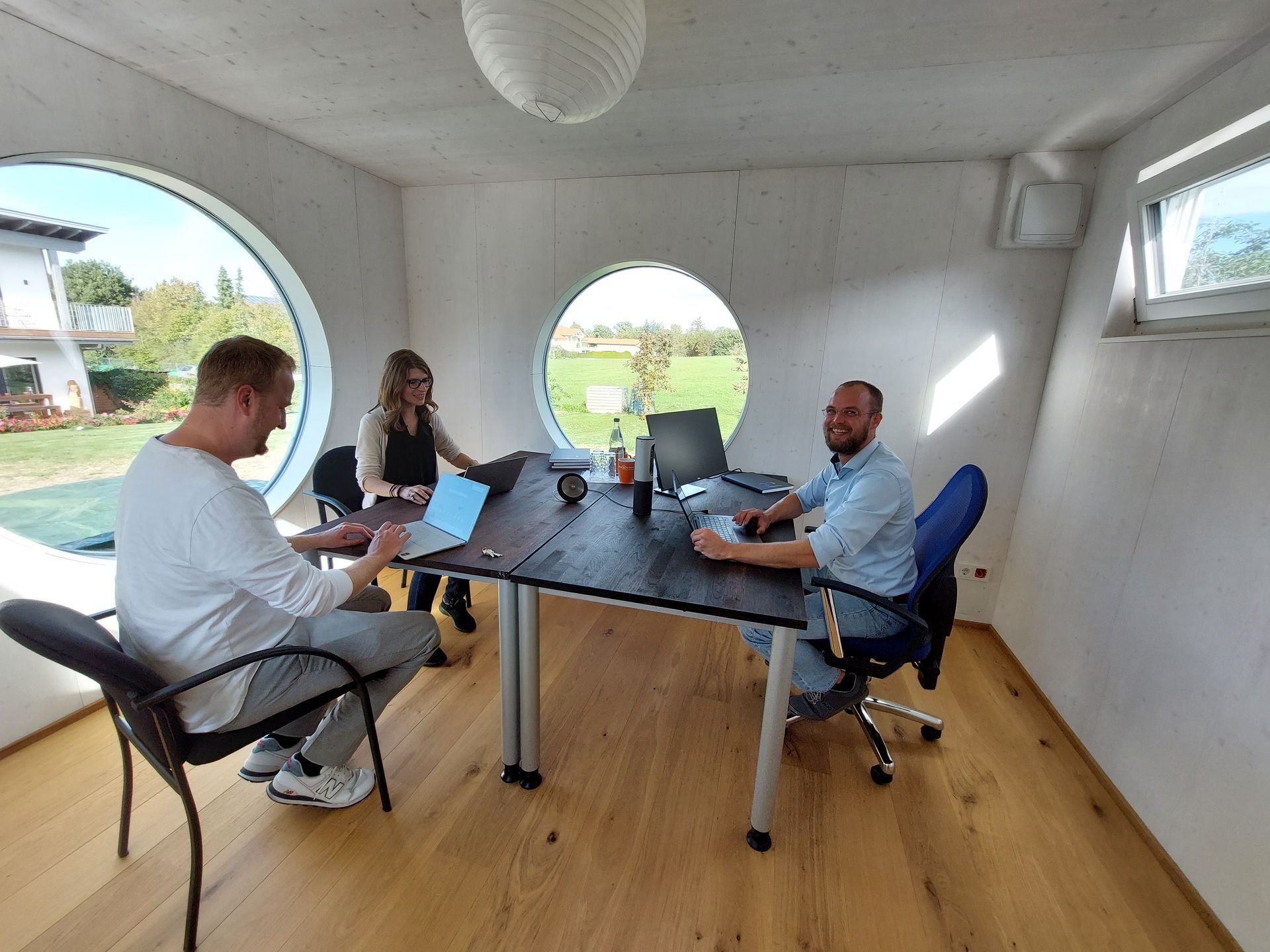 Bei uns ist es möglich direkt am See zu arbeiten