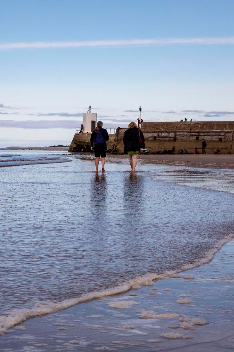 Strandspaziergang Barfuß am Strand von Nairn