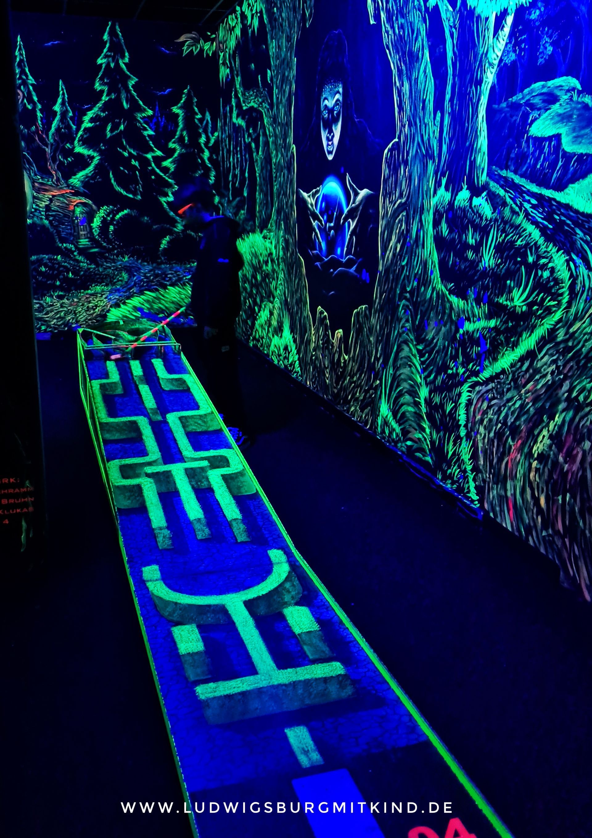 Schwarzlicht Minigolf Asperg