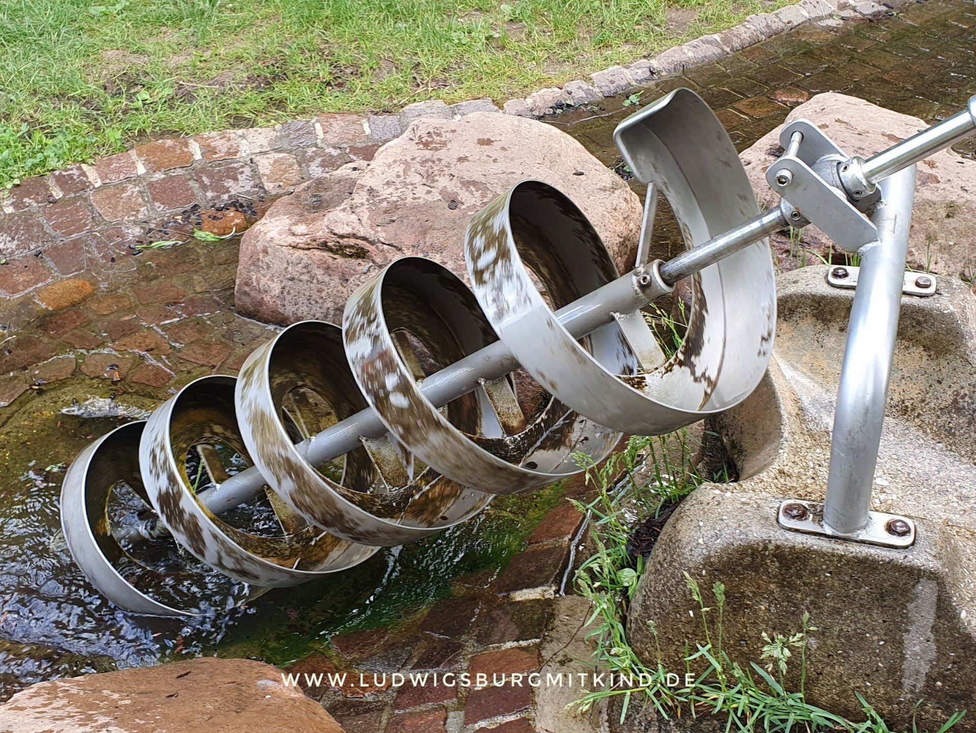 Wasserspirale auf dem Spielplatz auf dem Barfußpfad im Schwarzwald