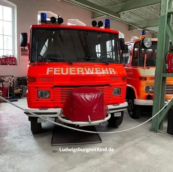 Ein Löschfahrzeug im Feuerwehrmuseum Stuttgart