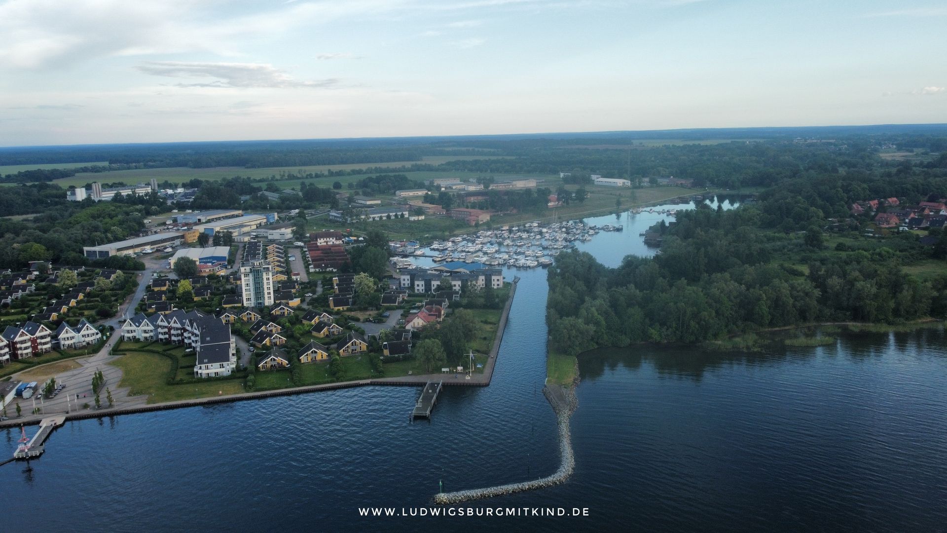 Familienurlaub auf dem Hausboot auf Müritz und Mecklenburgischer Seenplatte