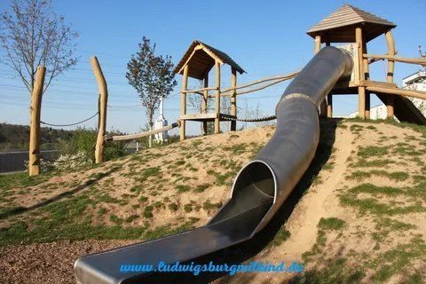 Eine Rutsche auf dem Spielplatz beim Edeka in Ludwigsburg