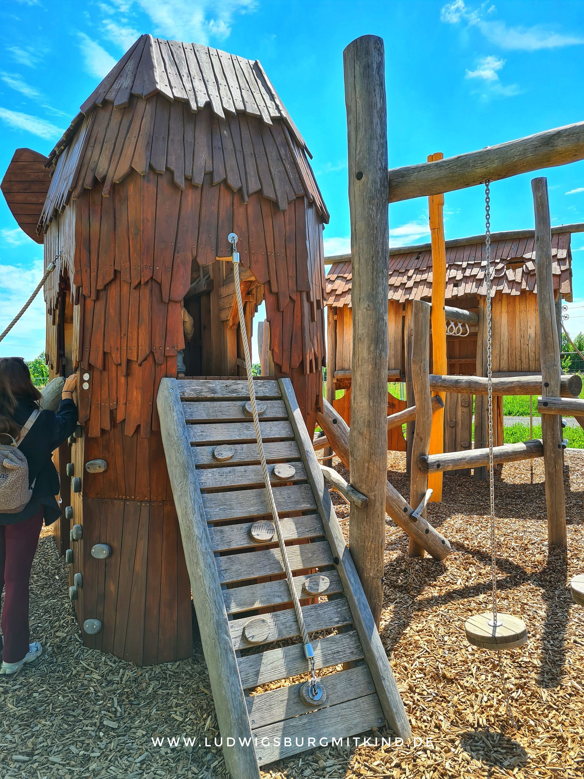 Steinzeit Spielplatz für Familien mit Kindern