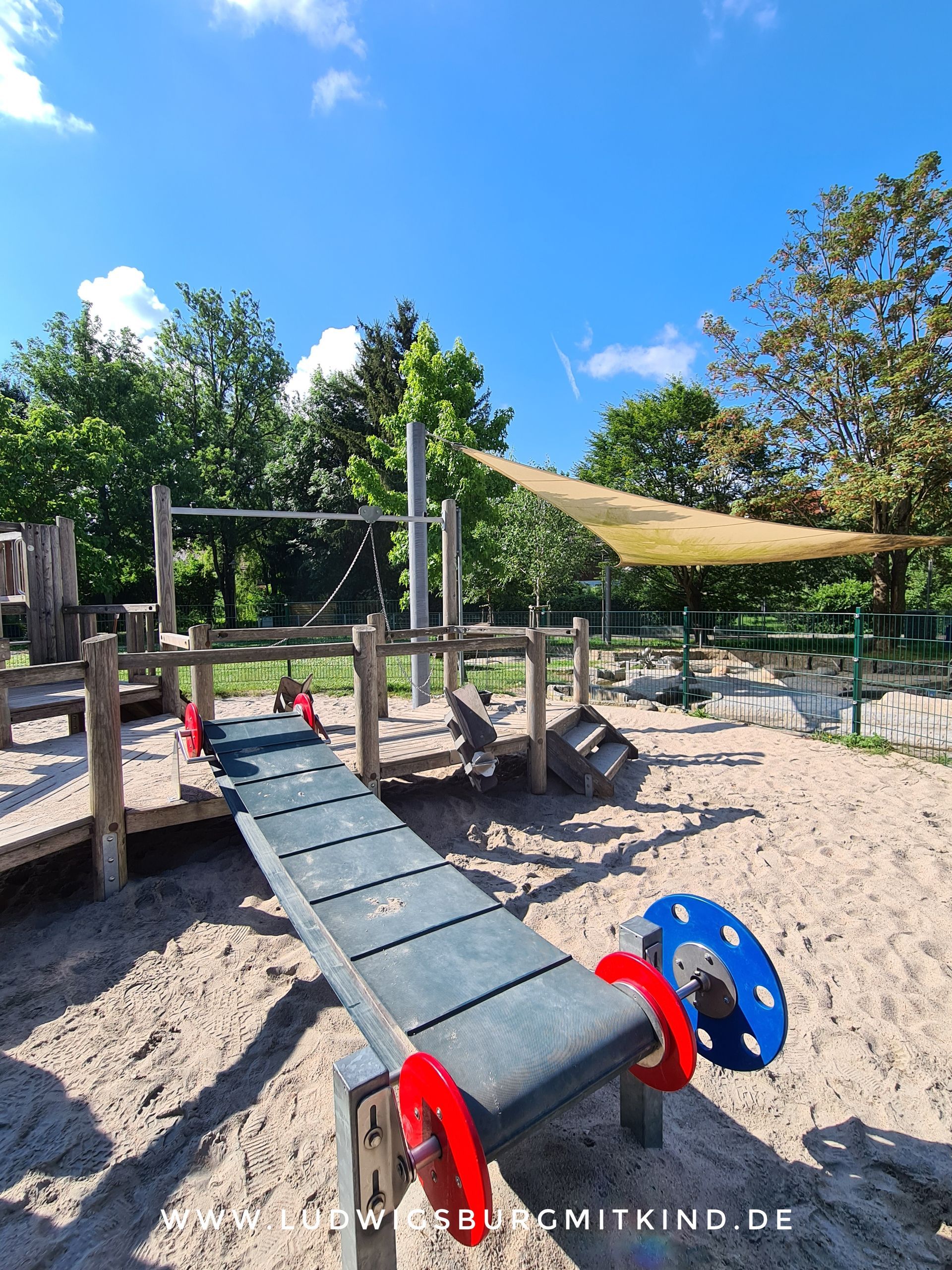 Sandspielturm auf dem Wasserspielplatz in Illingen im Enzkreis