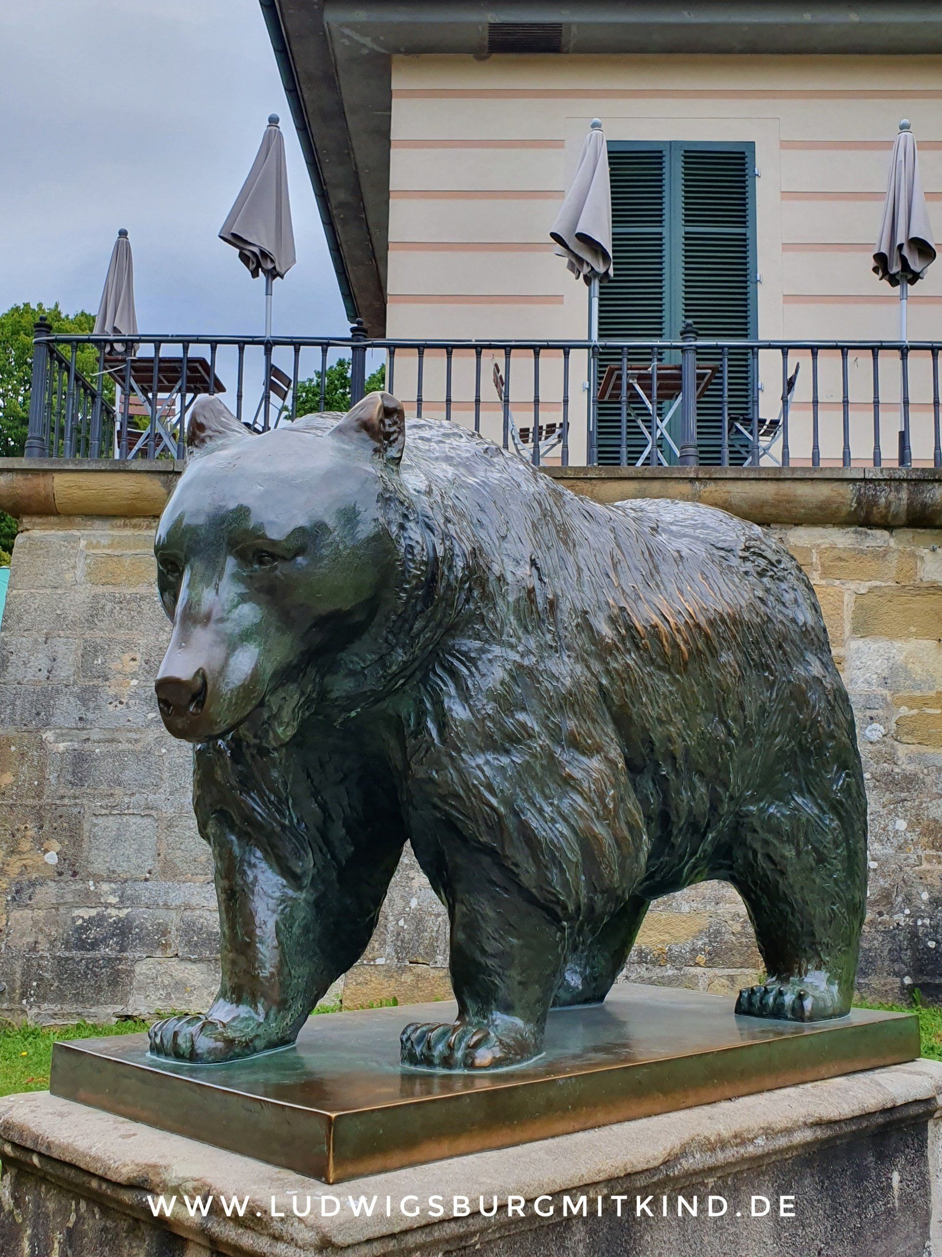 Der Bär vor dem Bärenschlössle in Stuttgart.