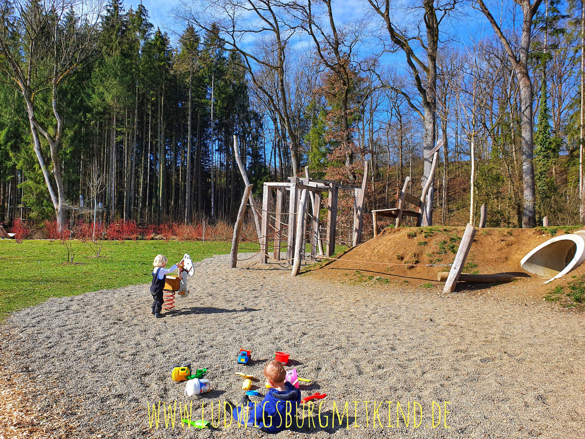 Böbingen Stadtpark, Walderlebnispfad, Ausflugsziel Familien mit Kugelbahn und Spielplatz