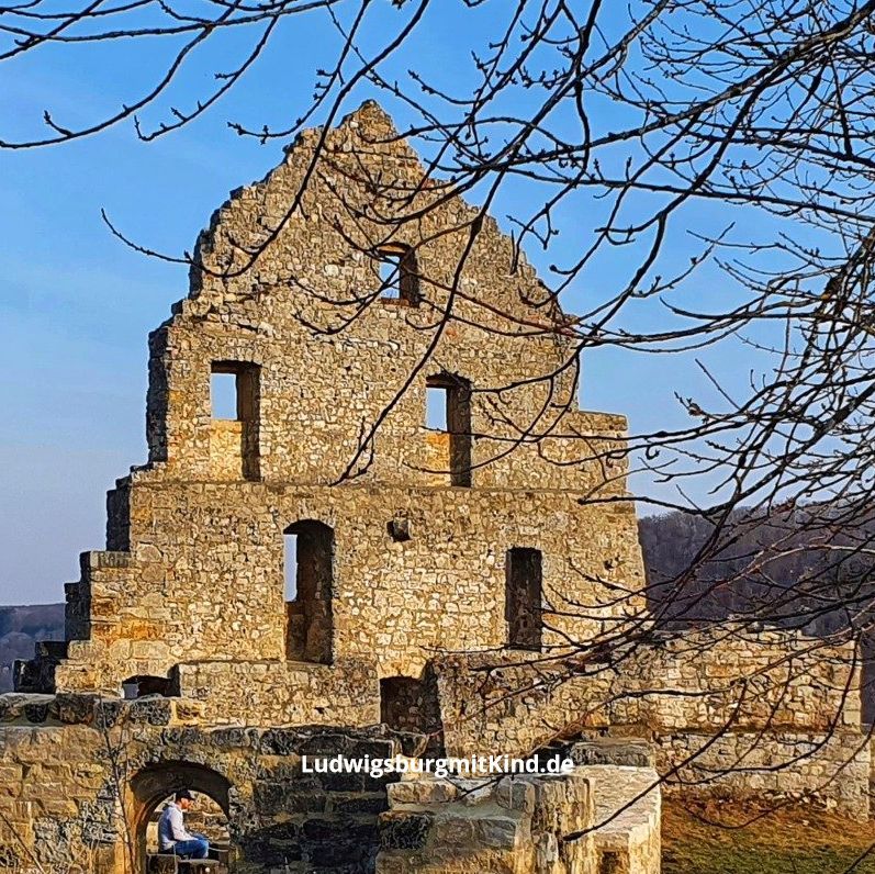 Die Burgruine HohenurACH auf der Schwäbischen Alb ist ein beliebtes Ausflugsziel für Familien
