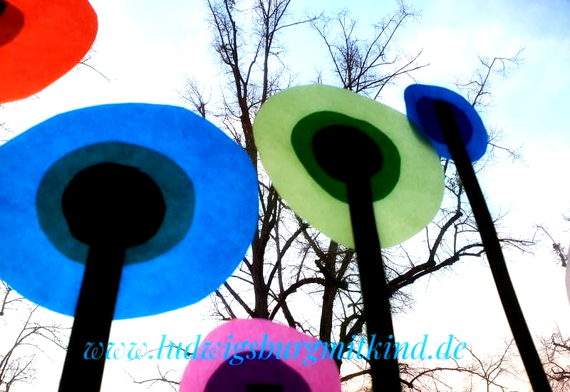 Ein Fensterbild aus Blüten