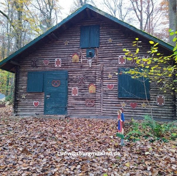 Ein Hexenhaus des Walderelbnispfades bei der Heuchelberger Warte