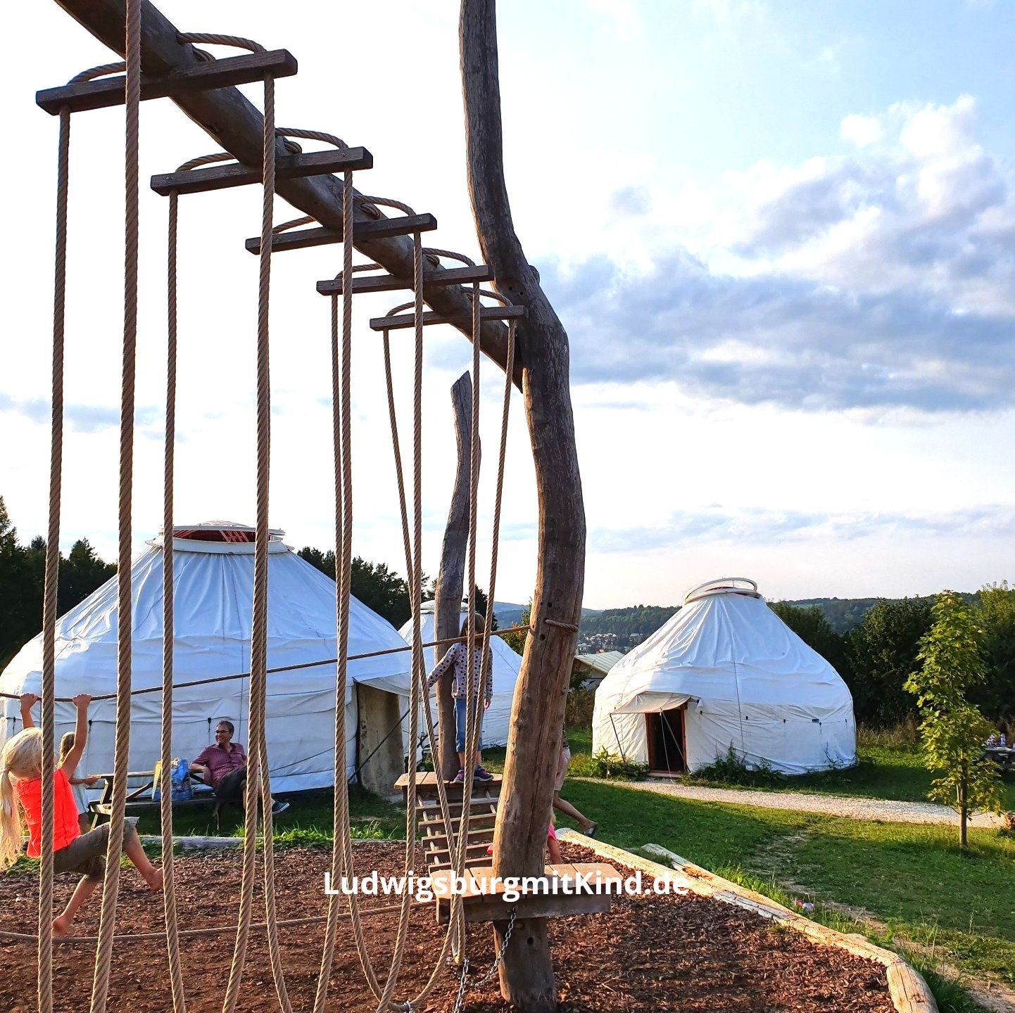Tipis auf der Hopfenbrug, einem Campingplatz in Baden-Württemberg.