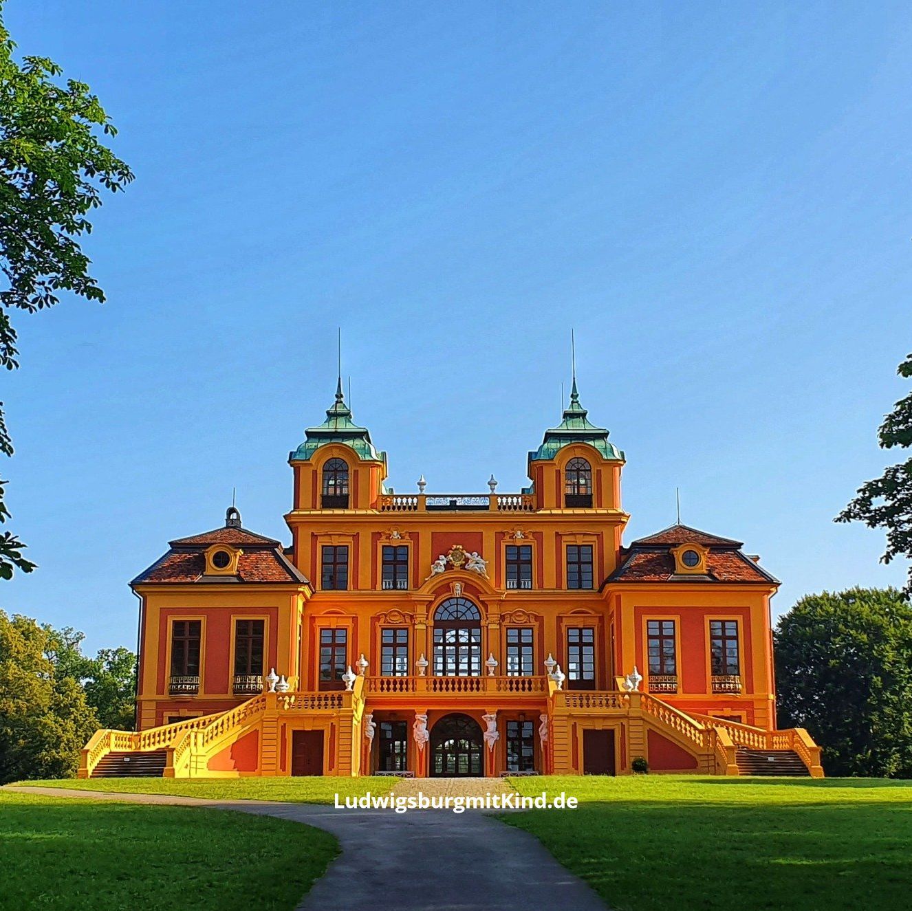 Ausflugsziel für Familien mit Kindern in Ludwigsbrug das Schloss Favorite