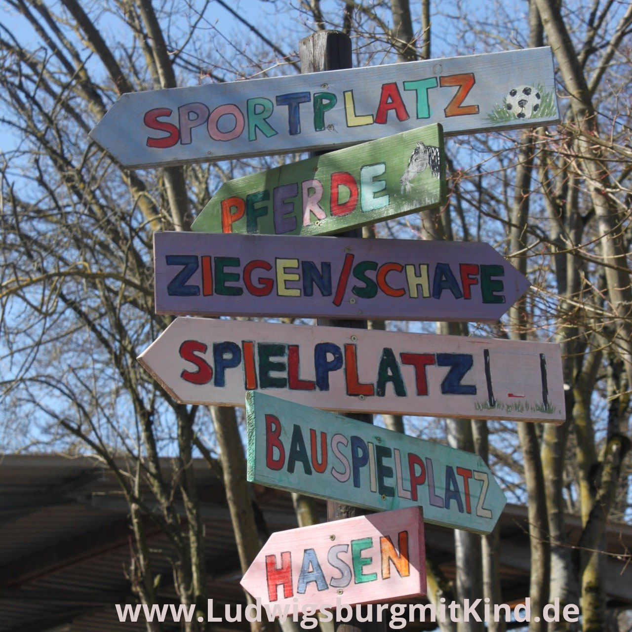 Wegweiser auf der Jugendfarm Ludwigsburg