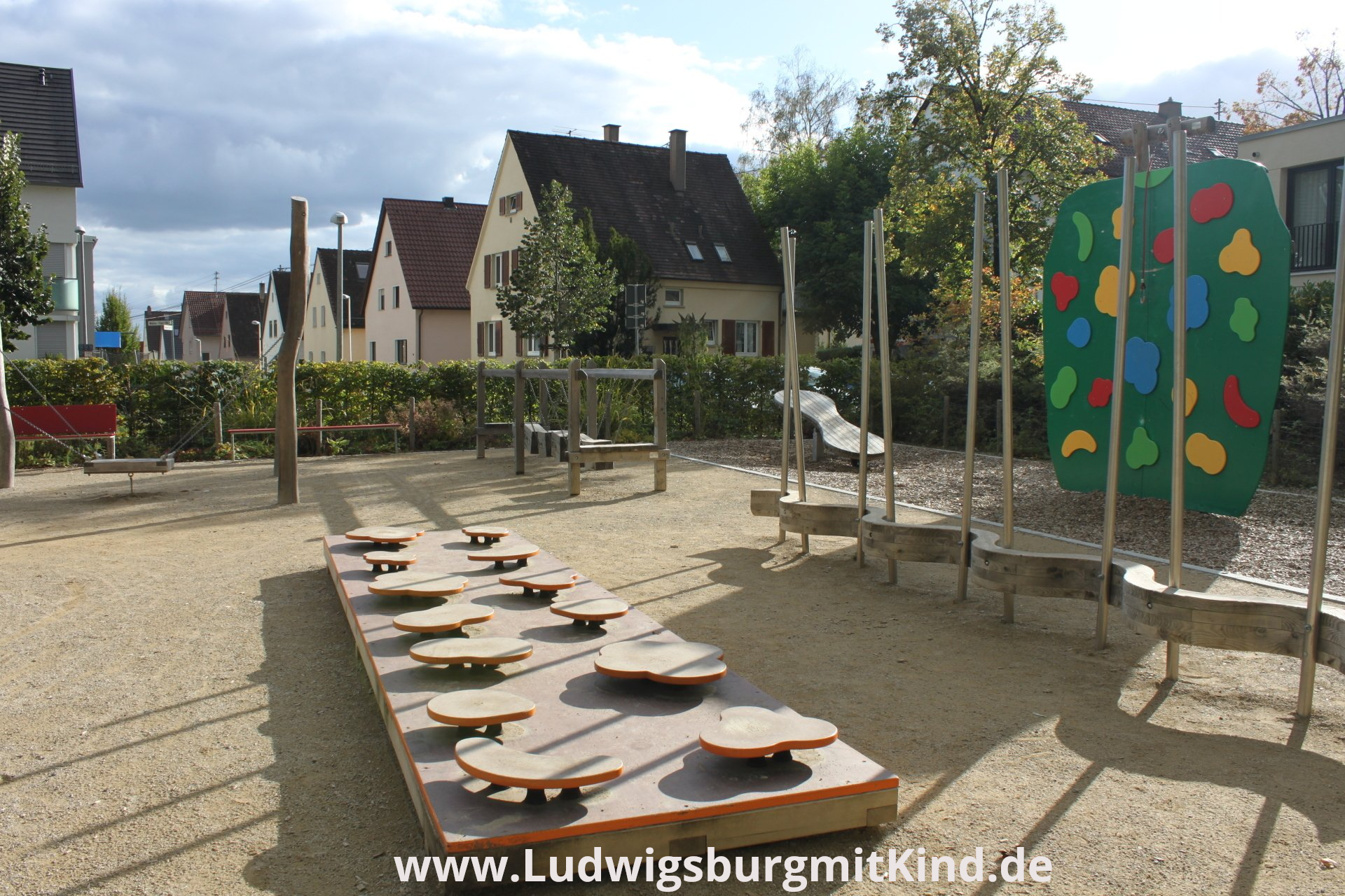 Balancierspiele auf dem Mehrgenerationen Spielplatz  in Ludwigsburg