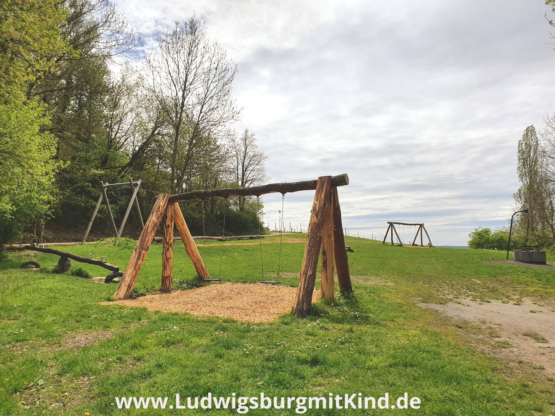 Grillplatz Waldspielplatz Hanweiler Sattel Korb Grillplatz Waldspielplatz Hanweiler Sattel Korb