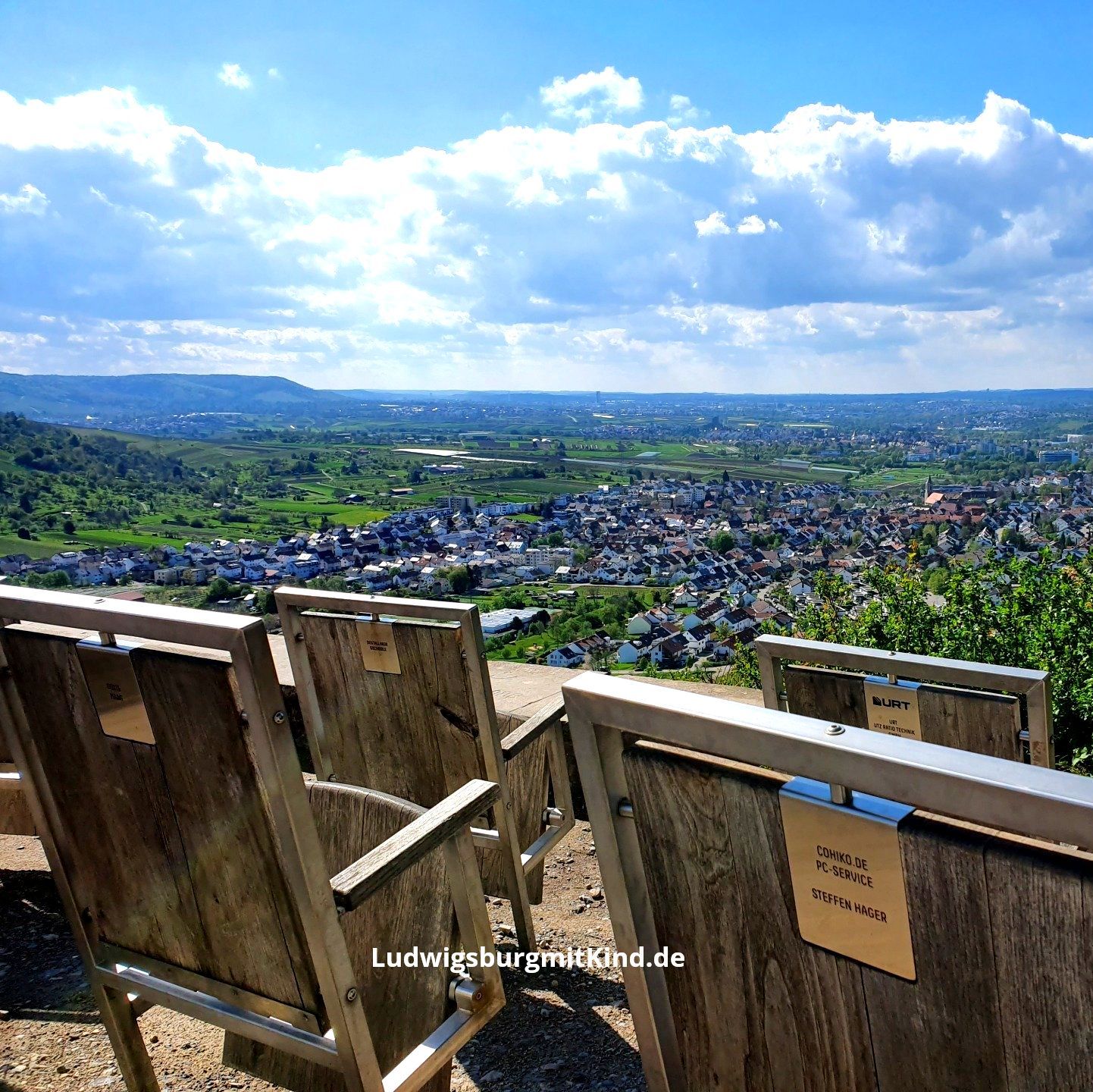 Sitze des Remstalkinos, ein beliebtes Ausflugsziel für Familien in Weinstadt im Remstal