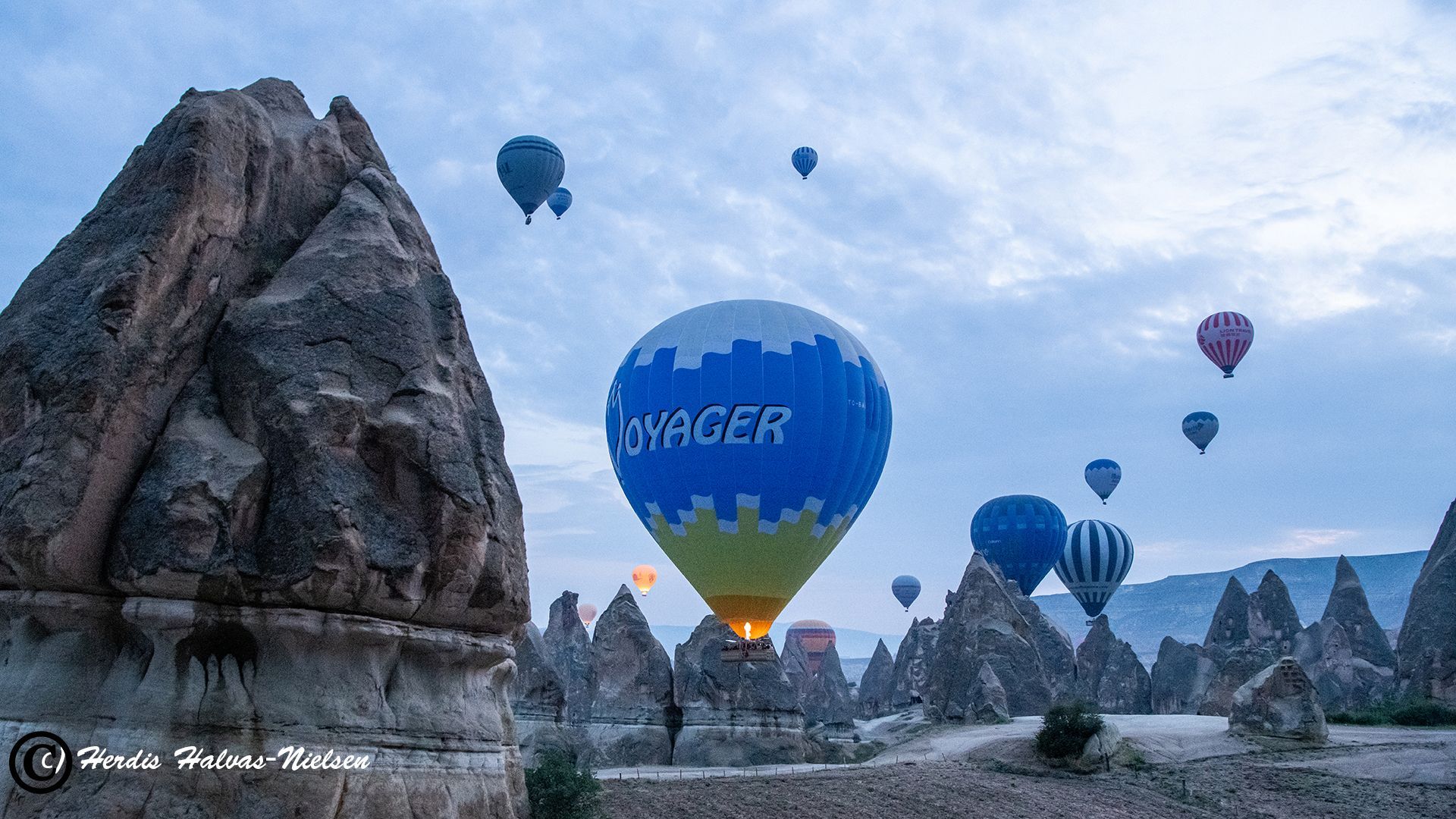 Balloons Cappadokia, Fotografie von Heißluftballons über Kappadokia, von Herdis Schönborn, Fotoclub Schleswig