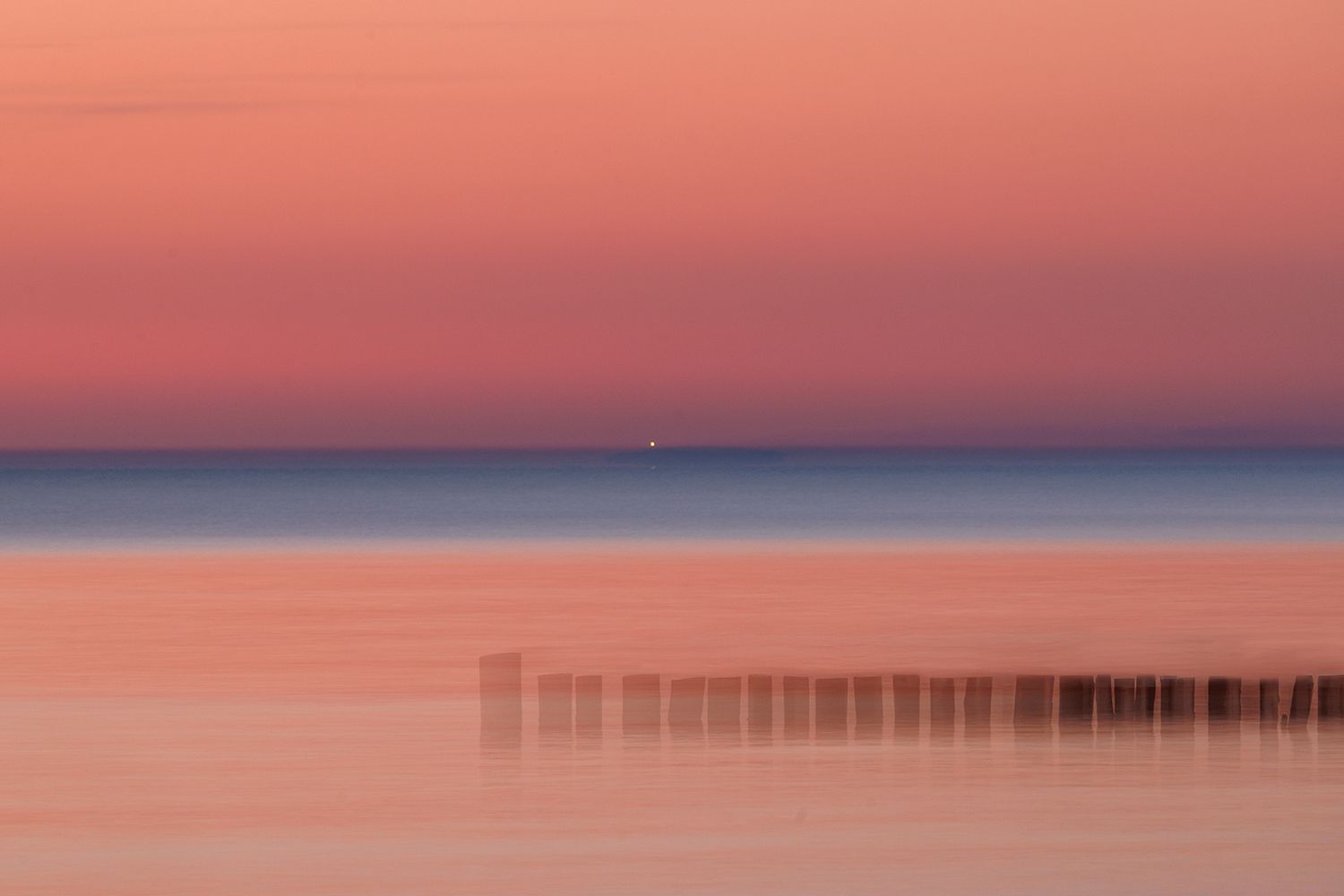 Leuchtturm Am Dornbusch, eine preisgekrönte Fotografie von Thomas Hartstang, Südereiche.Art, Ostsee, Zingst, Hiddensee