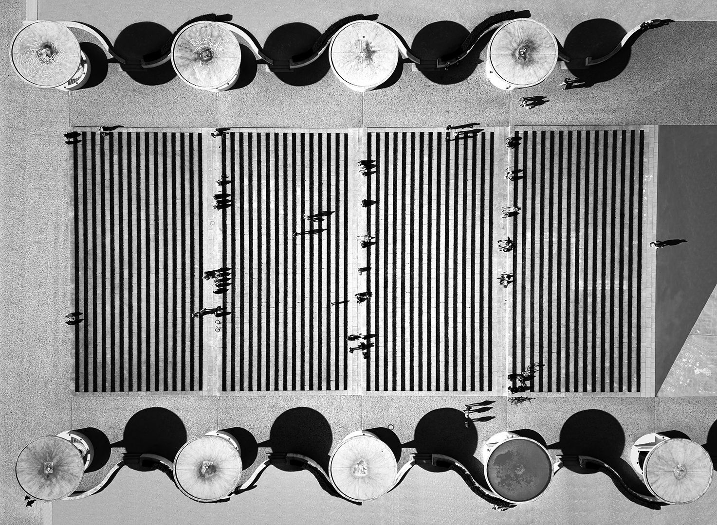 Stripes and Circles, Fotografie eines Parkplatzes von Thomas Hartstang, Fotoclub Schleswig