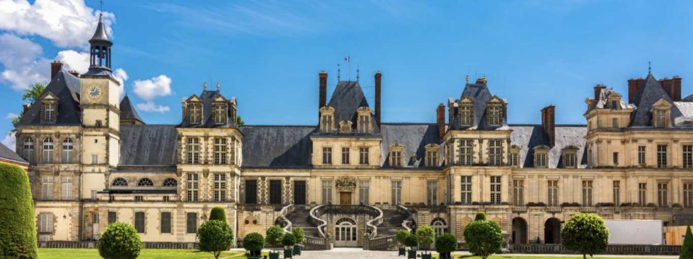 Discover places around Paris with private taxi transfer