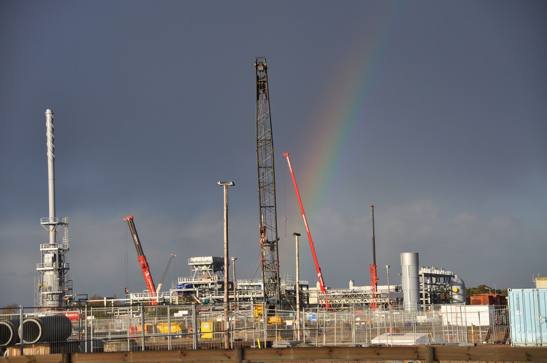 Um die Grundlagen für ein gutes Miteinander im privaten wie im geschäftlichen Umfeld zu schaffen, stellt Glaubwürdigkeit eine wichtige Voraussetzung dar. Angelehnt an die Goldene Regel der Unternehmensethik bilden Vertrauen, Integrität und Loyalität weitere Eckpfeiler unseres Firmengebäudes: