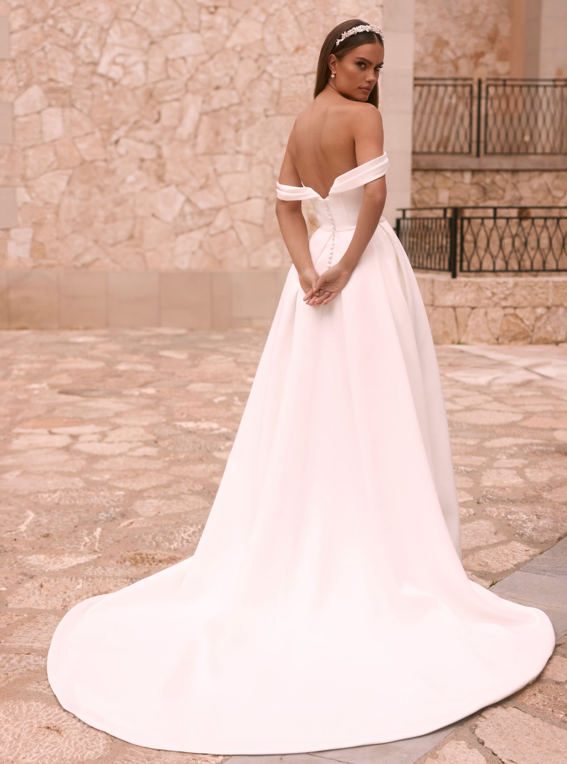 brautkleid mit corsage aus satin für bräute aus NRW