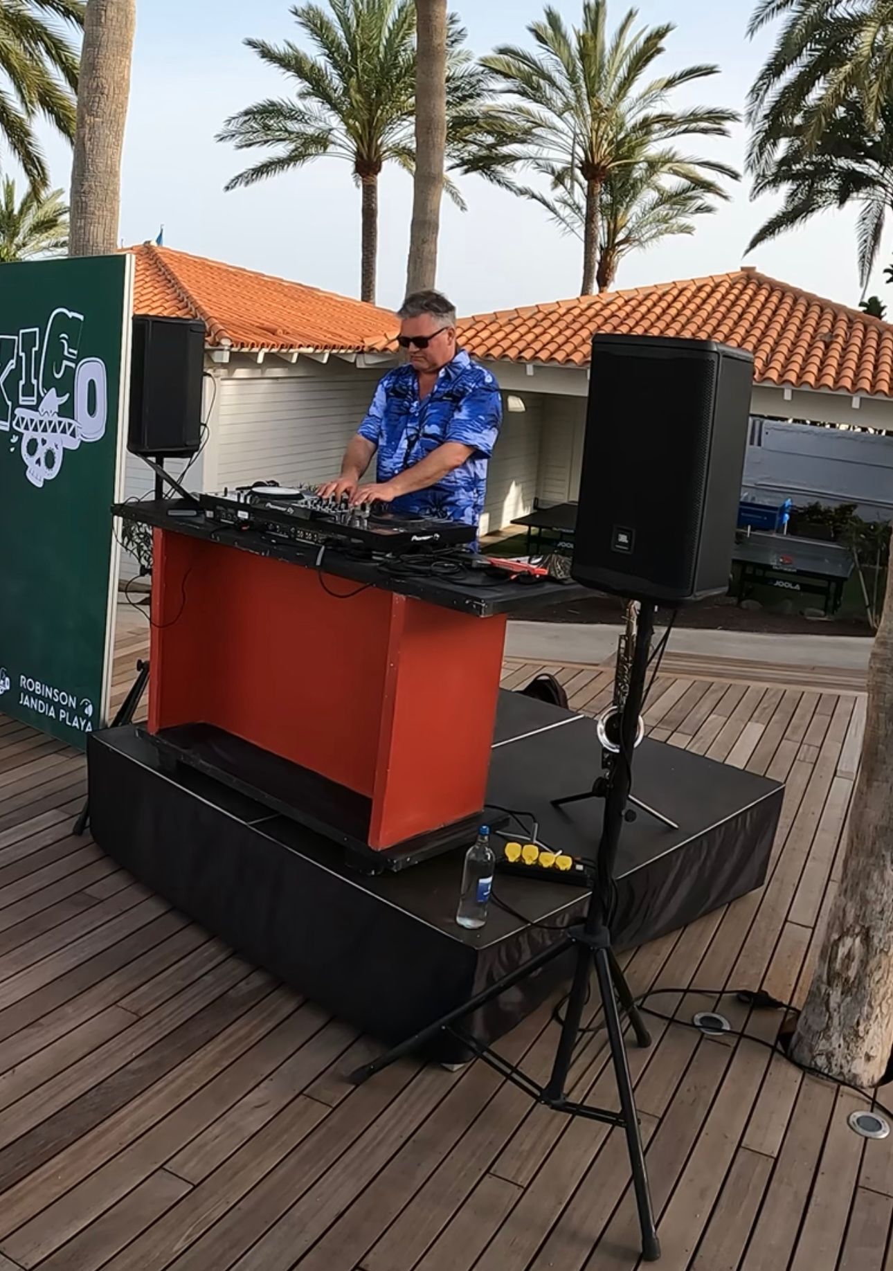 DJ & Saxophon Live-Performance in Fuerteventura DJ & Live Saxophonperformance